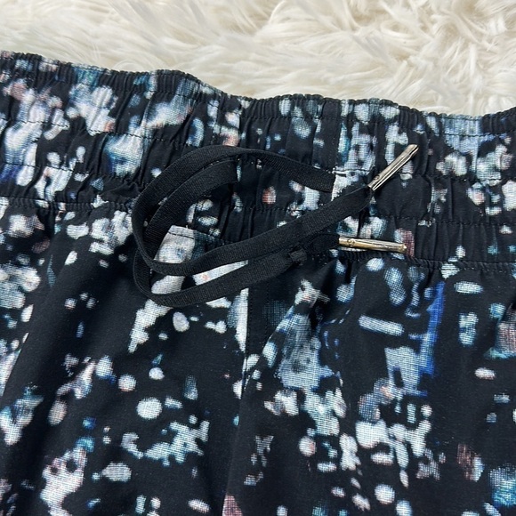 Lululemon Choose A Side Short *3" Pixel Haze Multi Black / Dragonfly - Picture 3 of 8